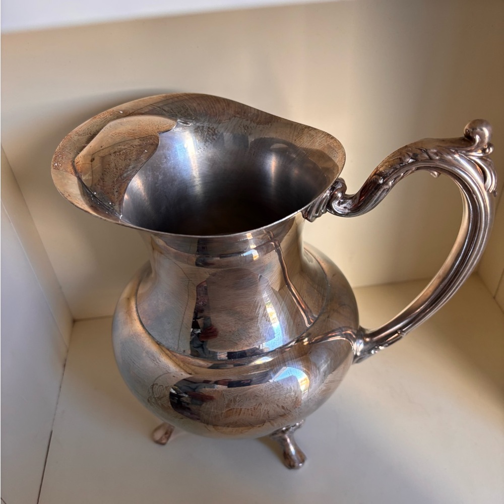 Vintage Oneida silver plated water pitcher. - Picture 7 of 12